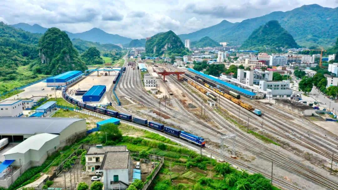 ผลไม้(ไทย)ทะลักเข้าด่านรถไฟผิงเสียง – thaibizchina